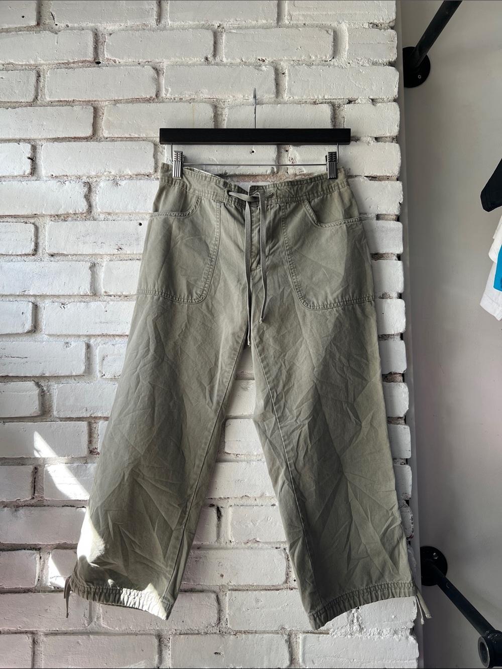 Women’s cropped Olive Drawstring Utility Pants structured tie up Capri